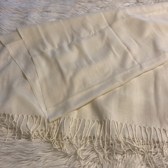 Women’s Scarf Brand New length 65” wide 26” color white/off see all photos - Picture 9 of 12